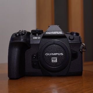 オリンパス(OLYMPUS)のOM-D E-M1 Mark II ボディ　純正バッテリー計2個付(ミラーレス一眼)