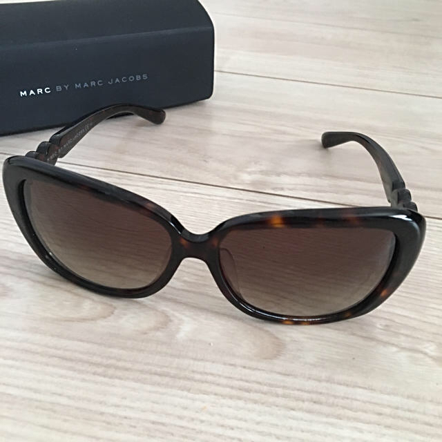 MARC BY MARC JACOBS(マークバイマークジェイコブス)のマークバイマークジェイコブス サングラス レディースのファッション小物(サングラス/メガネ)の商品写真