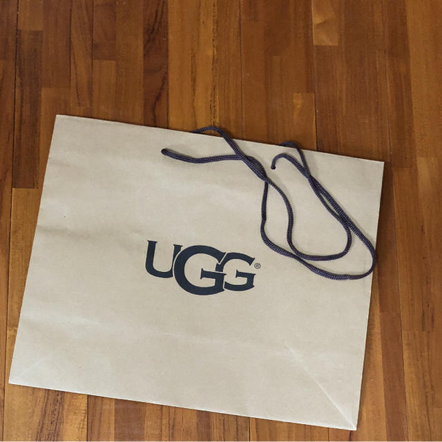 UGG(アグ)の新品未使用！ UGG  紙袋  ショップ袋  ショッパー 大 レディースのバッグ(ショップ袋)の商品写真