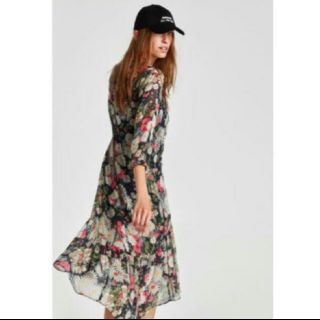 ザラ(ZARA)のZARA☆XS花柄レトロワンピース☆(ひざ丈ワンピース)