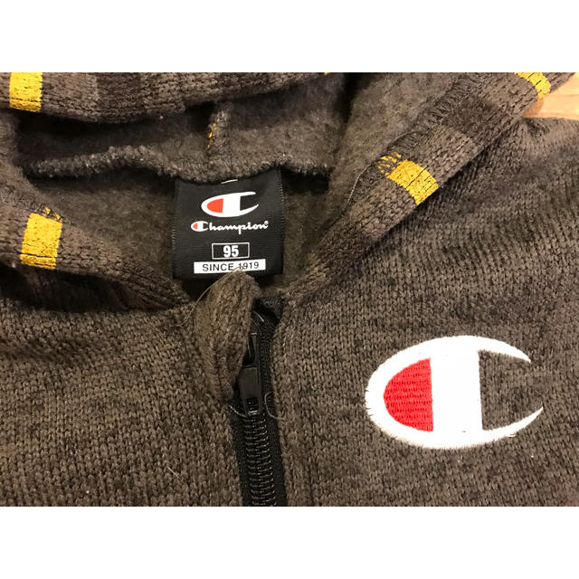 Champion(チャンピオン)の値下げ！裏起毛チャンピオンパーカー☻︎95 キッズ/ベビー/マタニティのキッズ服男の子用(90cm~)(ジャケット/上着)の商品写真