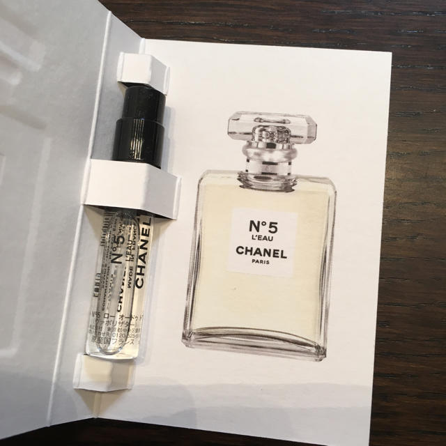 CHANEL NO.5 ロー オードゥ トワレット 1.5ml ×30個