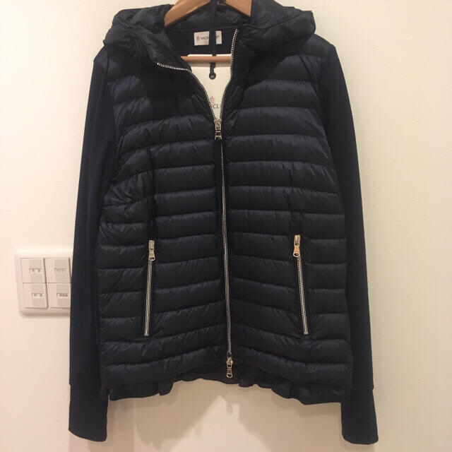 MONCLER(モンクレール)のりゅうかえ様専用  モンクレール 春ダウンパーカー  ネイビー レディースのジャケット/アウター(ダウンジャケット)の商品写真