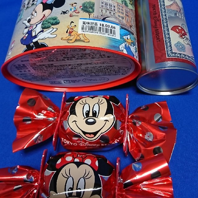 Disney(ディズニー)の【未開封】TDR缶入りチョコレートクランチ等のお菓子とほうじ茶のセット  食品/飲料/酒の食品(菓子/デザート)の商品写真