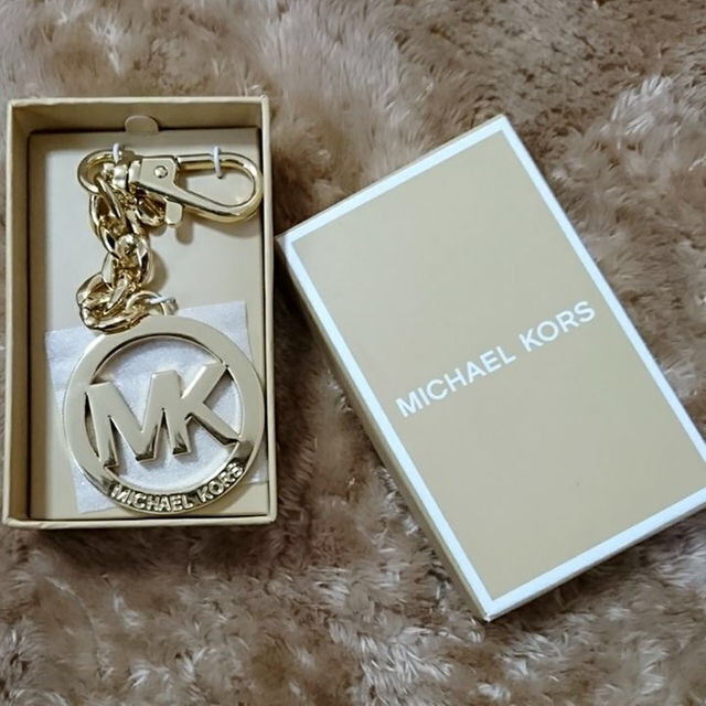 Michael Kors(マイケルコース)のココア様専用 レディースのアクセサリー(チャーム)の商品写真