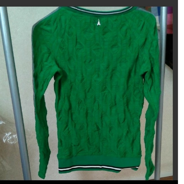 PATRIZIA PEPE(パトリツィアペペ)の綺麗なグリーン  美品 カットソーPATRIZIA PEPE パトリツィアペペ レディースのトップス(Tシャツ(長袖/七分))の商品写真