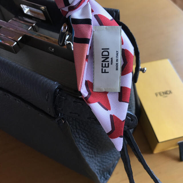 FENDI(フェンディ)のFENDI ラッピー マルチカラーシルク バンドゥー フェンディ レディースのファッション小物(バンダナ/スカーフ)の商品写真