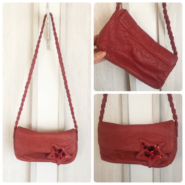 TSUMORI CHISATO(ツモリチサト)のツモリチサト ミニショルダーバッグ 赤 レザーバッグ ビジュー レディースのバッグ(ショルダーバッグ)の商品写真