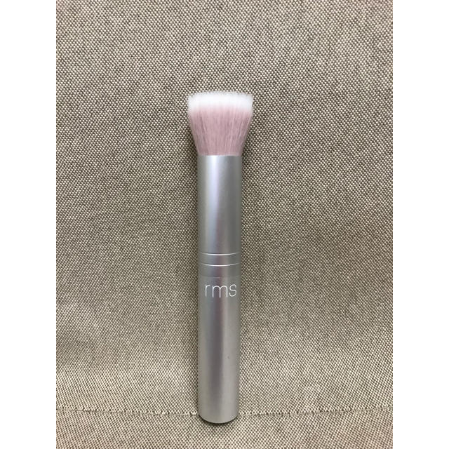 Cosme Kitchen(コスメキッチン)のrms beauty チークブラシ 定価5,300 MIMC コスメキッチン コスメ/美容のベースメイク/化粧品(チーク)の商品写真