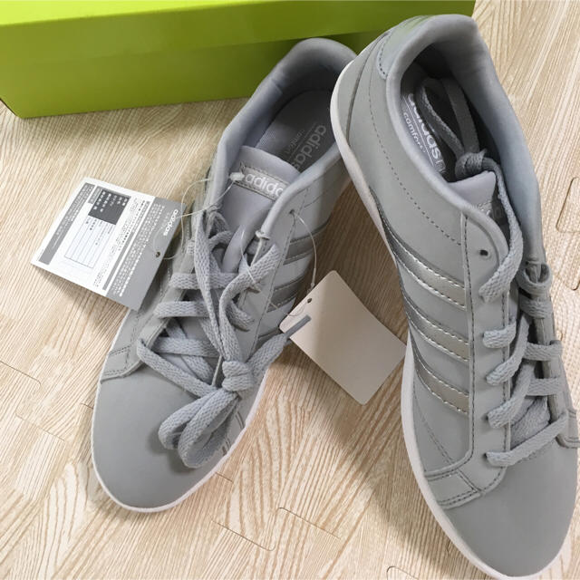 adidas(アディダス)の【専用】adidas neo スニーカー (24.0cm／グレー) レディースの靴/シューズ(スニーカー)の商品写真