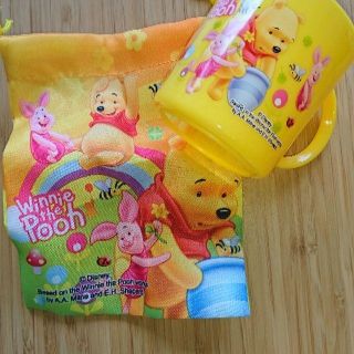 ディズニー(Disney)のPooh　歯磨きコップ＆巾着袋(歯ブラシ/歯みがき用品)