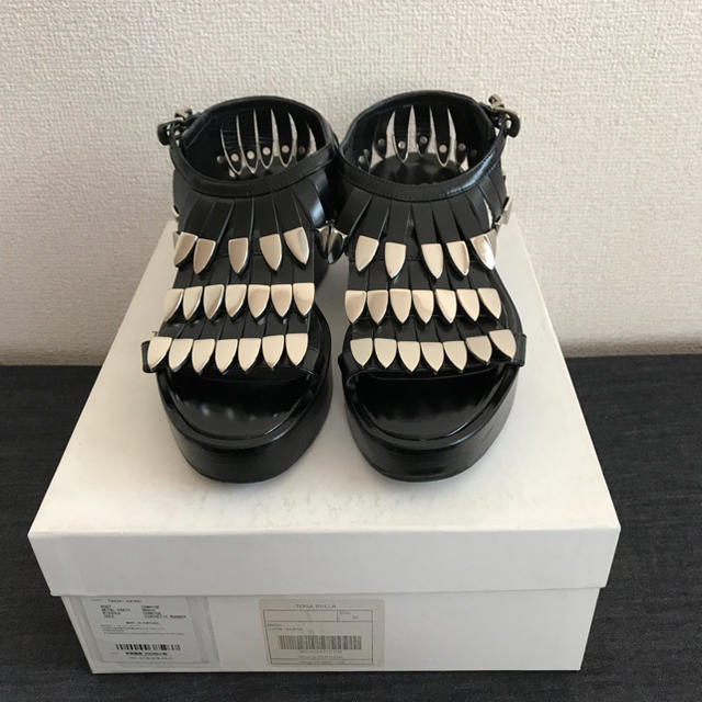 TOGA(トーガ)のTOGAPULLA Tassel sandal レディースの靴/シューズ(サンダル)の商品写真