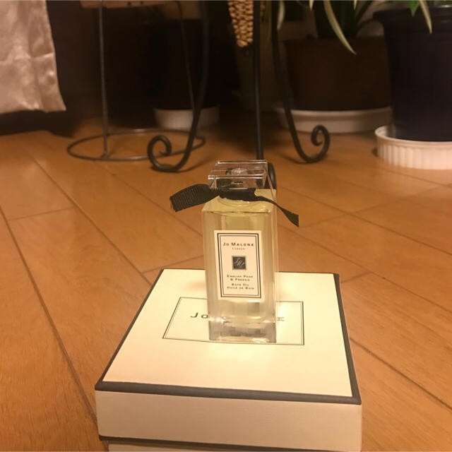 Jo Malone(ジョーマローン)の１番人気の香り☆ジョーマローン イングリッシュ ペアー&フリージア バスオイル コスメ/美容のボディケア(入浴剤/バスソルト)の商品写真