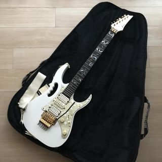 アイバニーズ(Ibanez)のIbanez スティーヴ ヴァイモデル JEM7V-WH(エレキギター)