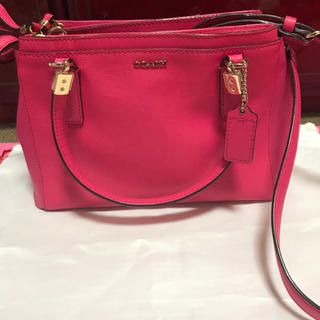 コーチ(COACH)のcoach ピンク色レザーショルダー(ショルダーバッグ)