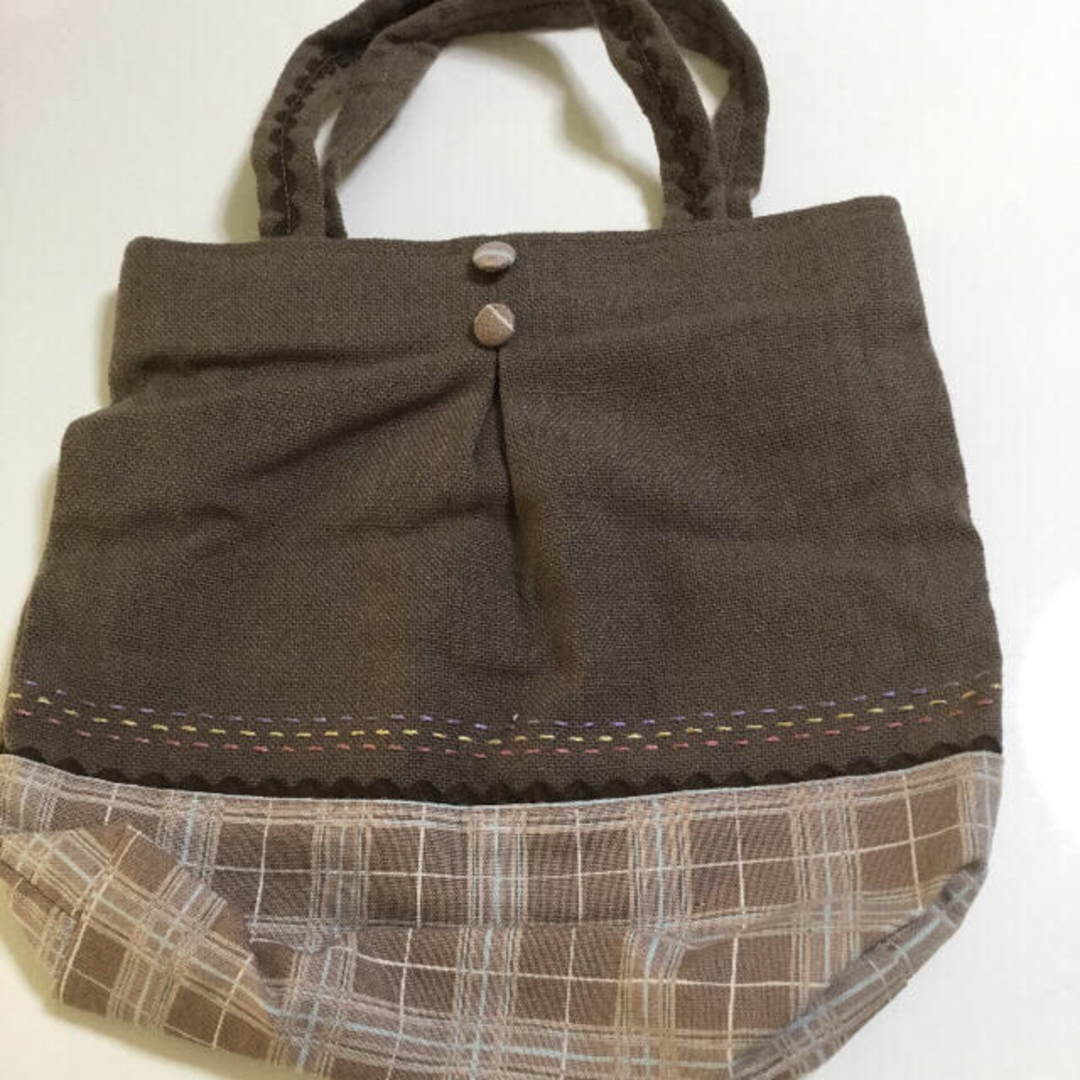 お値下げ完成品に刺繍したバッグ新品 ハンドメイドのファッション小物(バッグ)の商品写真