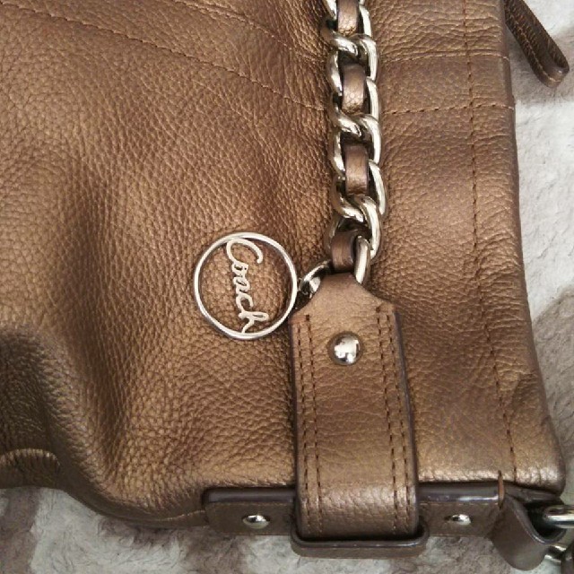 COACH(コーチ)のコーチショルダーファーバッグ レディースのバッグ(ショルダーバッグ)の商品写真