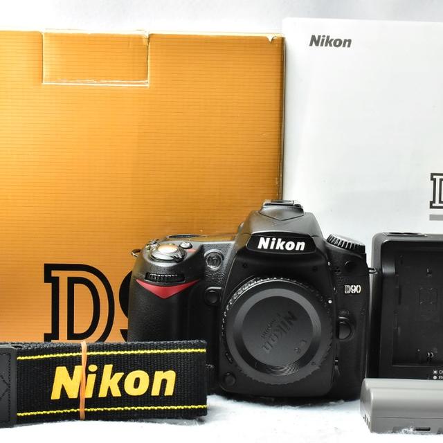 ★極上美品★ ニコン Nikon D90 付属一式カメラ