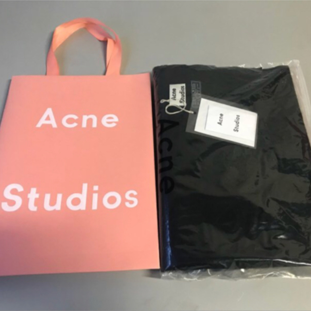 週末限定値下げアクネ ACNE STUDIOS 大判 ストール 無地マフラー 黒マフラー/ショール