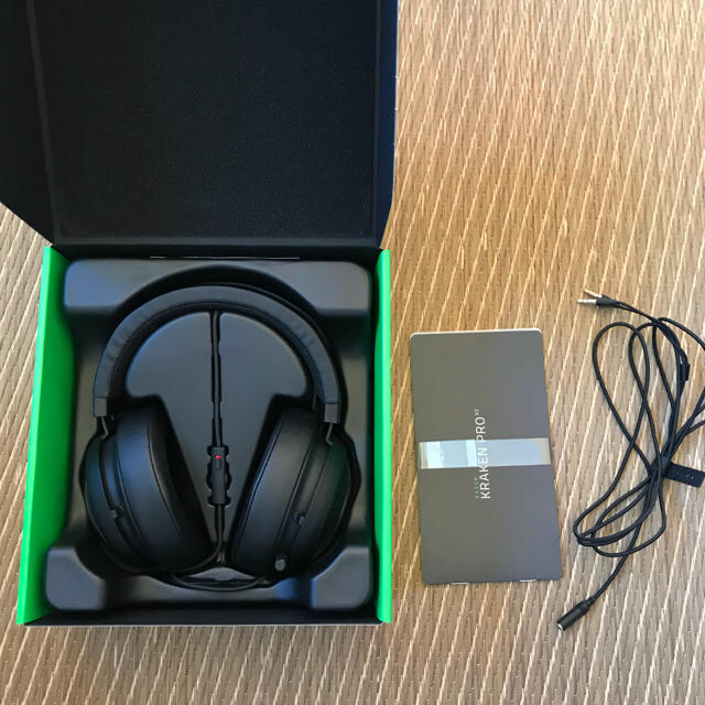 LAZER(レイザー)のRazer Kraken Pro V2 Black Oval 中古 スマホ/家電/カメラのオーディオ機器(ヘッドフォン/イヤフォン)の商品写真