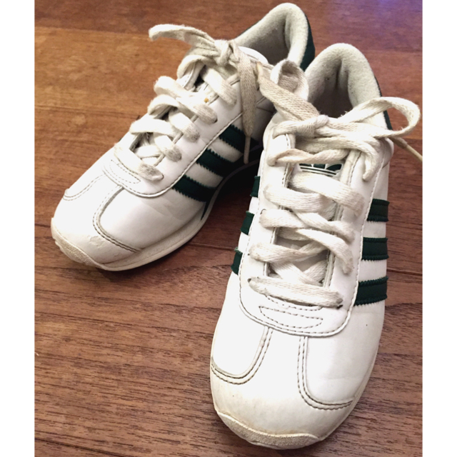 adidas(アディダス)のアディダススニーカーカントリー19cm キッズ/ベビー/マタニティのキッズ靴/シューズ(15cm~)(スニーカー)の商品写真