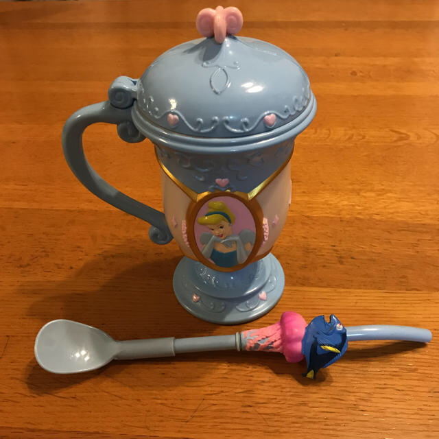 Disney(ディズニー)のディズニー シンデレラ 蓋つきマグ  エンタメ/ホビーのおもちゃ/ぬいぐるみ(キャラクターグッズ)の商品写真