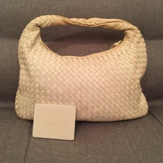 ボッテガヴェネタ(Bottega Veneta)のボッテガ 白のレザーバック ミラー付き(ショルダーバッグ)