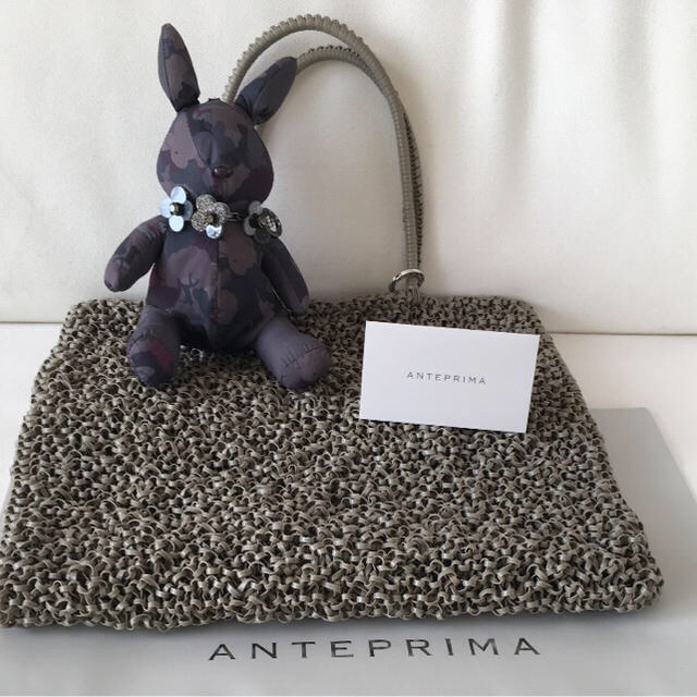 アンテプリマ マットカーキ スクエアラージ 美品 - funespar.org