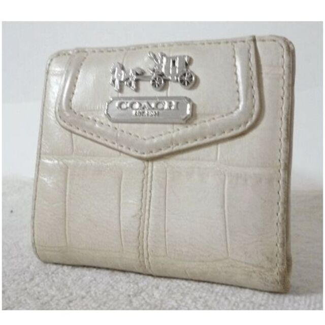 COACH(コーチ)のコーチ　COACH　ホワイト　白　クロコ型押し　二つ折り　財布　ウォレット レディースのファッション小物(財布)の商品写真