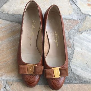 サルヴァトーレフェラガモ(Salvatore Ferragamo)のフェラガモ パンプス 36センチ キャメル(ローファー/革靴)