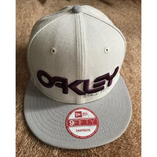 オークリー(Oakley)のオークリー★NEWERA★グレー★フラットキャップ★(キャップ)