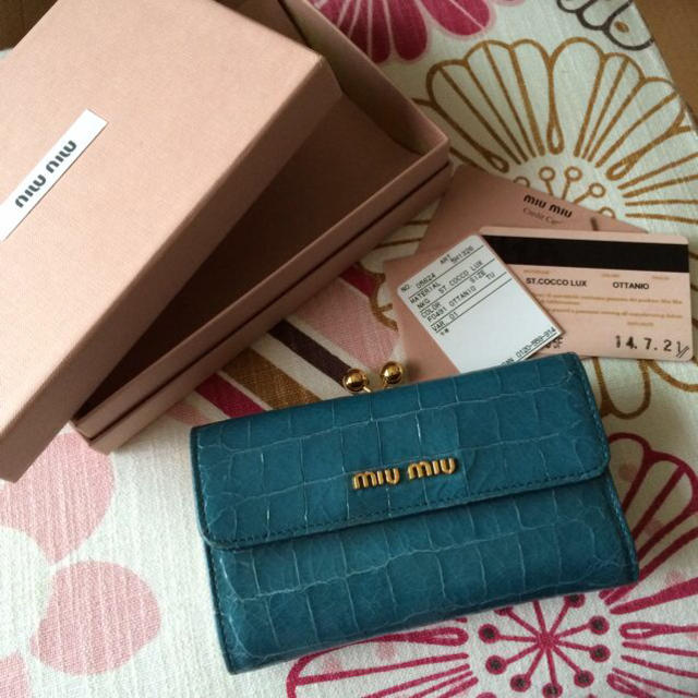 miumiu(ミュウミュウ)の7月購入ほぼ未使用！miumiu財布 レディースのファッション小物(財布)の商品写真