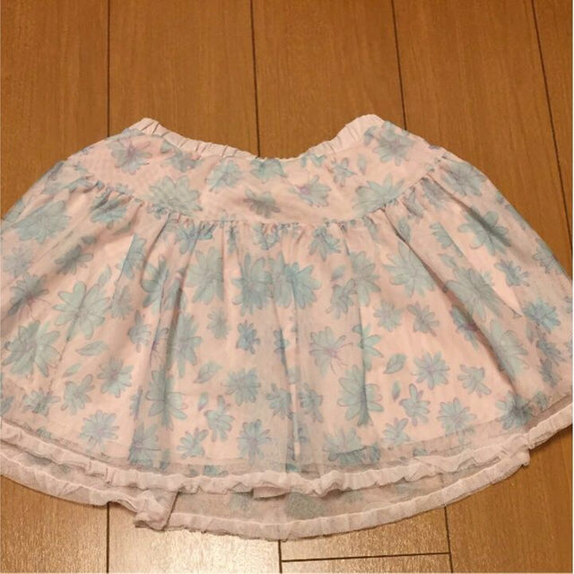 GU(ジーユー)のＦ1   140   女子スカート  花柄 キッズ/ベビー/マタニティのキッズ服女の子用(90cm~)(スカート)の商品写真