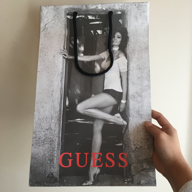 GUESS(ゲス)のGUESS トレーナー 新品未使用 レディースのトップス(トレーナー/スウェット)の商品写真