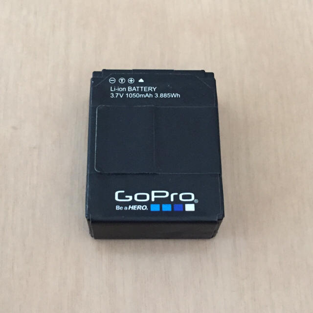 GoPro(ゴープロ)の【ジャンク品】値下げしました！GoPro リチウムイオン純正バッテリー スマホ/家電/カメラのスマートフォン/携帯電話(バッテリー/充電器)の商品写真