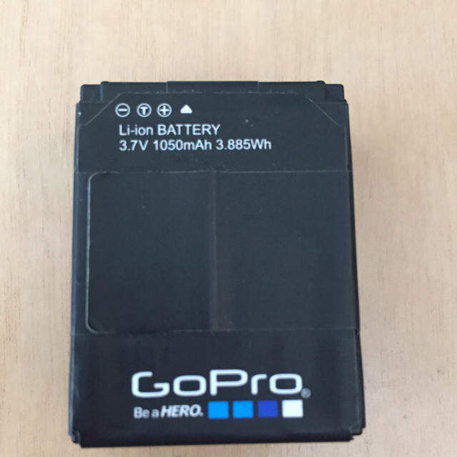 GoPro(ゴープロ)の【ジャンク品】値下げしました！GoPro リチウムイオン純正バッテリー スマホ/家電/カメラのスマートフォン/携帯電話(バッテリー/充電器)の商品写真