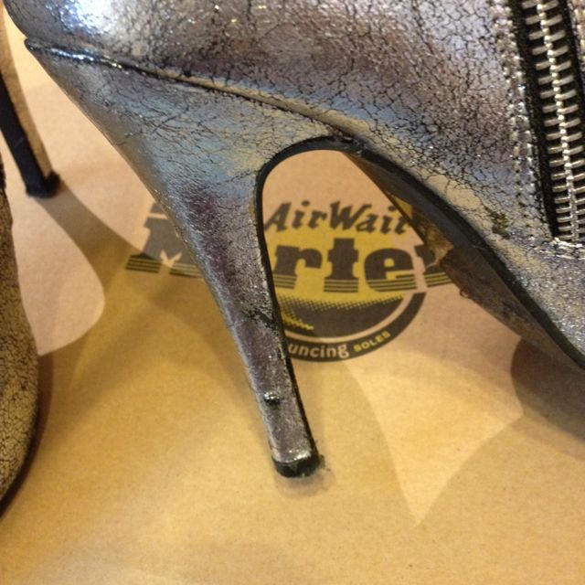 FOREVER 21(フォーエバートゥエンティーワン)のメタリック ブーツ レディースの靴/シューズ(ブーツ)の商品写真