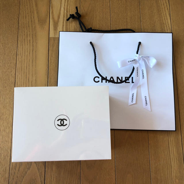 CHANEL(シャネル)の新品未使用！CHANELコットン 100枚 ショップ袋 リボン付 コスメ/美容のスキンケア/基礎化粧品(その他)の商品写真