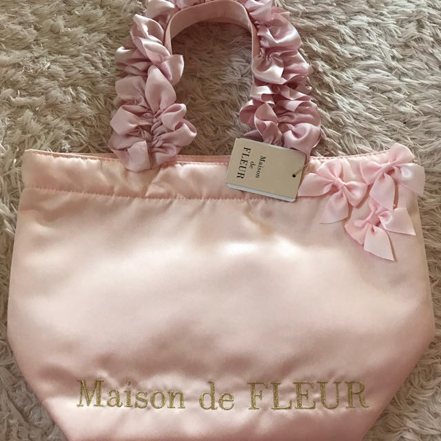 Maison de FLEUR ピンクピンクピンクフリルハンドルトートバッグ