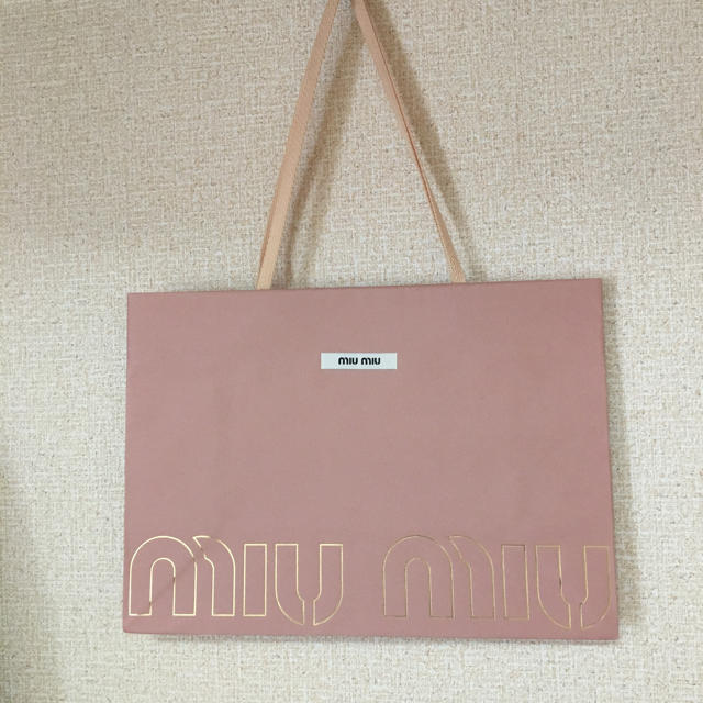 miumiu(ミュウミュウ)のmiumiu  紙袋  レディースのバッグ(ショップ袋)の商品写真