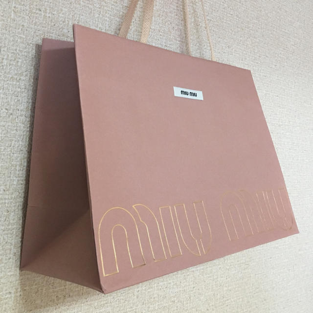 miumiu(ミュウミュウ)のmiumiu  紙袋  レディースのバッグ(ショップ袋)の商品写真