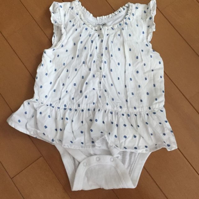 GAP Kids(ギャップキッズ)のゆーぽん様専用！GAP70cm水玉ドットトップスロンパース&水玉トップス キッズ/ベビー/マタニティのベビー服(~85cm)(その他)の商品写真