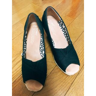 トムズ(TOMS)のTOMS 黒 シューズ  レディース  サンダル  パンプス(ハイヒール/パンプス)