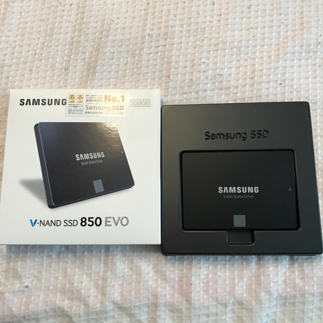 SAMSUNG(サムスン)の【箱破れ・汚れ・落書きアリ】SAMSUNG SSD 850 EVO スマホ/家電/カメラのPC/タブレット(PCパーツ)の商品写真