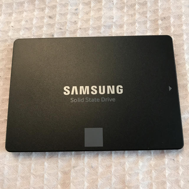 SAMSUNG(サムスン)の【箱破れ・汚れ・落書きアリ】SAMSUNG SSD 850 EVO スマホ/家電/カメラのPC/タブレット(PCパーツ)の商品写真