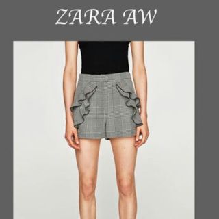 ザラ(ZARA)の［美品］ザラ　フリルチェックショートパンツ(ショートパンツ)