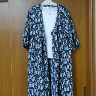 ショコラフィネローブ(chocol raffine robe)のロングカーディガン　花柄　ネイビー(カーディガン)