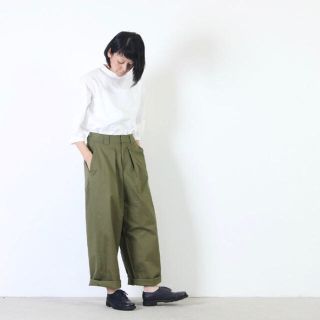 ビームス(BEAMS)のミディウミ タックチノパン サイズ1(チノパン)