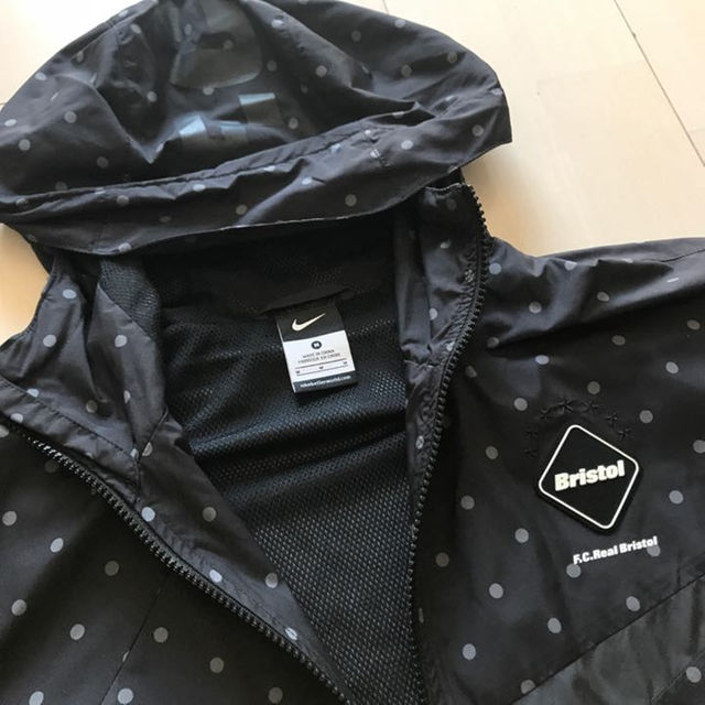 本物の POLKA FCRB - NIKE DOT JACKET PRACTICE マウンテンパーカー