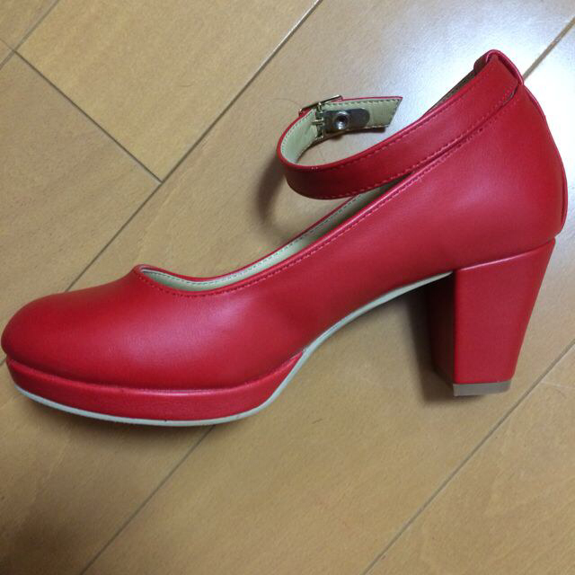 WEGO(ウィゴー)のWEGO 赤ストラップパンプス レディースの靴/シューズ(ハイヒール/パンプス)の商品写真